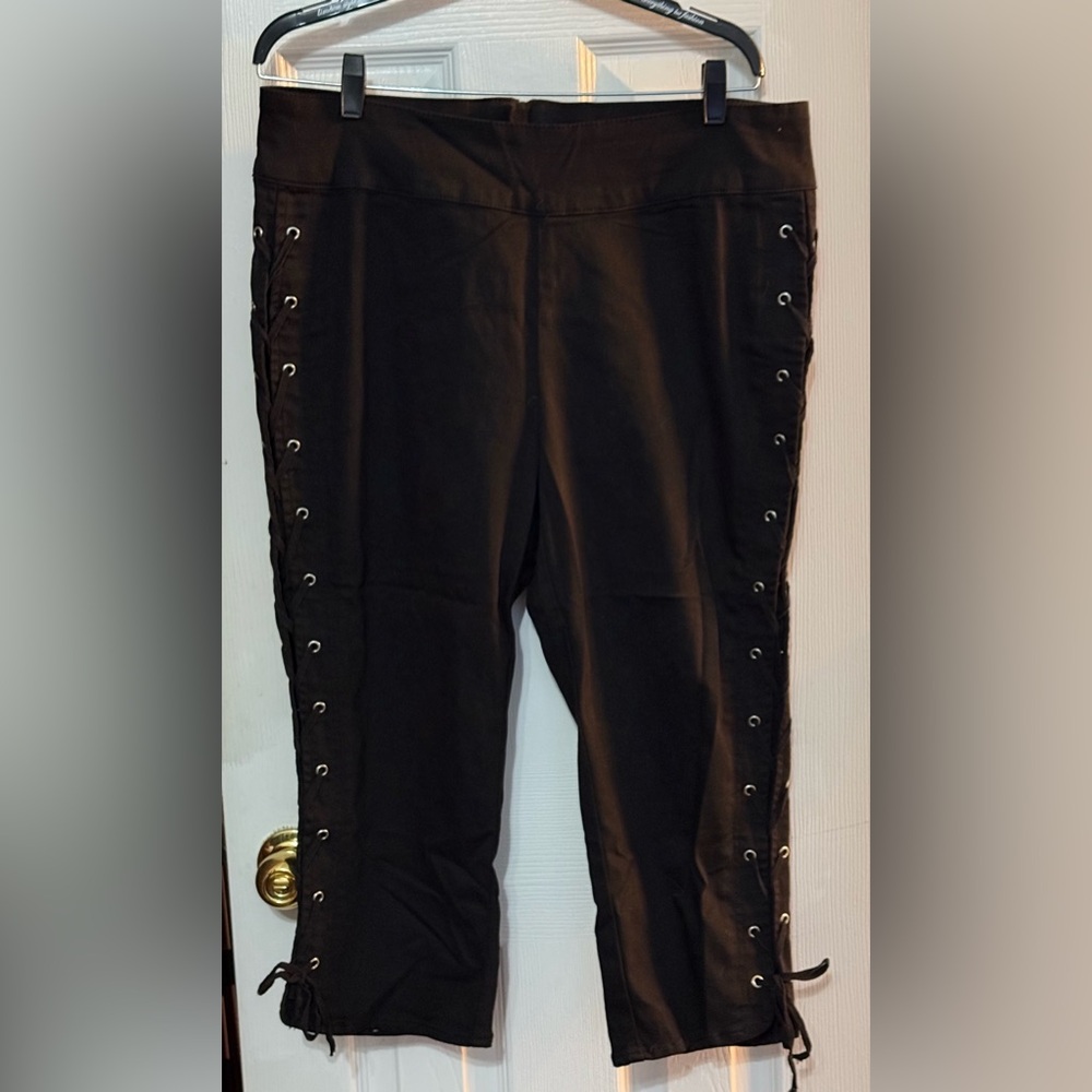 K. Jordan Black Side Lace Up Stretch Capris Sz 16W